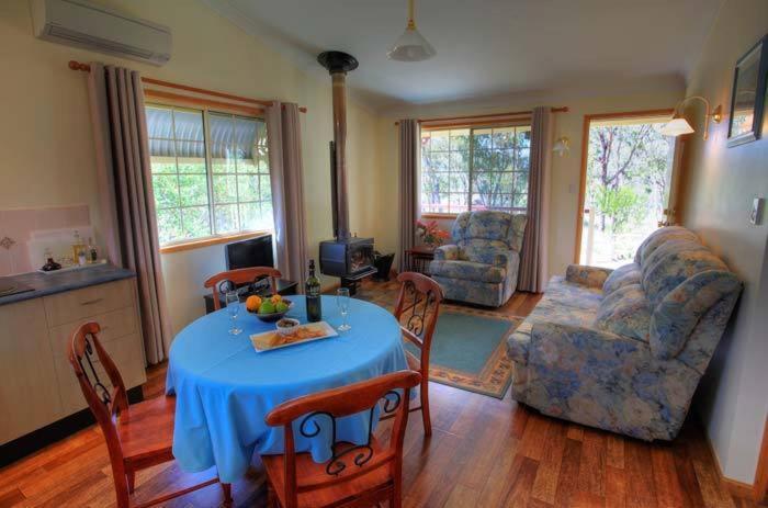 Accommodation Creek Cottages & Sundown View Suites Ballandean ภายนอก รูปภาพ